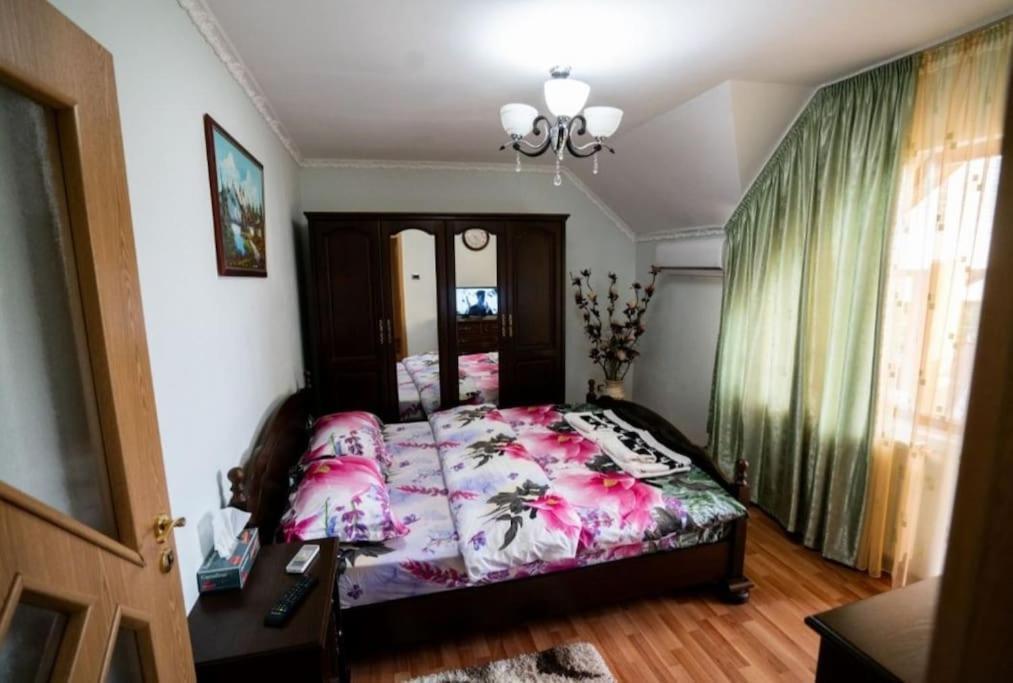 Villa Casa Mona à Oradea Extérieur photo