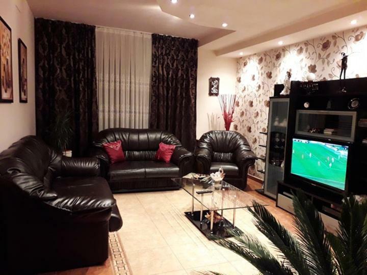 Villa Casa Mona à Oradea Extérieur photo